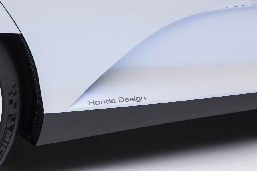  Honda FCV Concept 2014 года  (фото 21 из 38)
